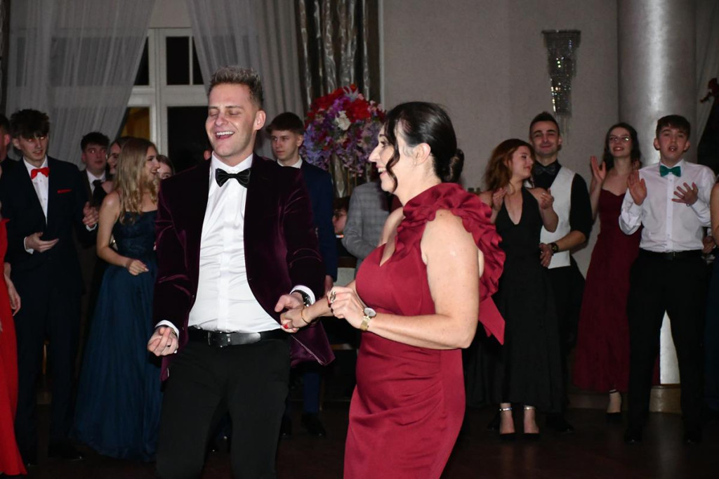 Wieczór nabiera rozpędu. Studniówka Gastronomika