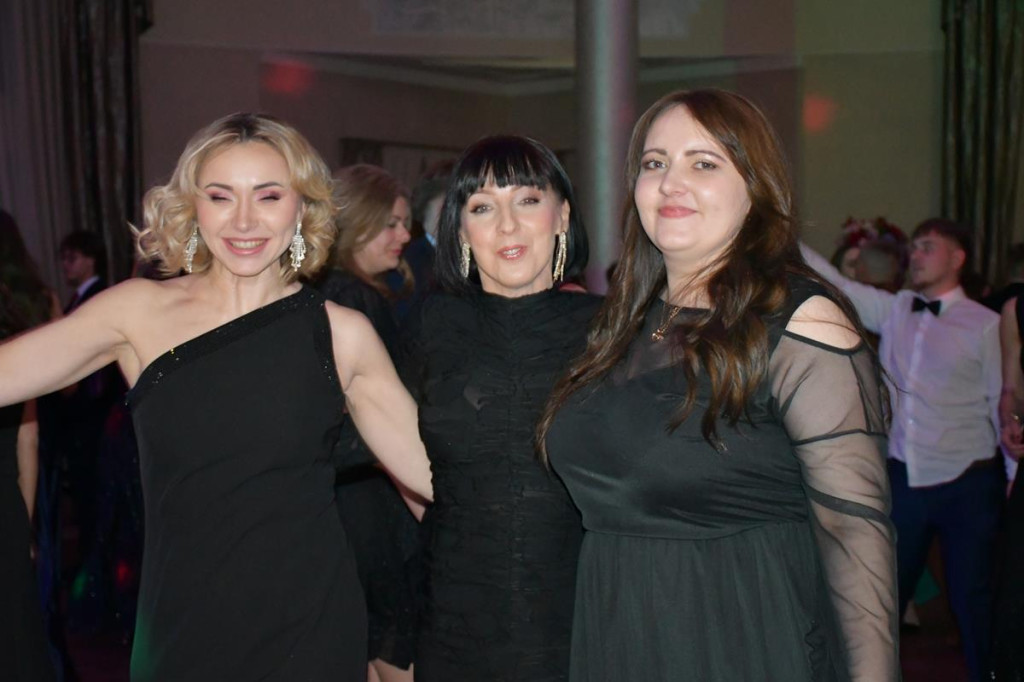 Wieczór nabiera rozpędu. Studniówka Gastronomika