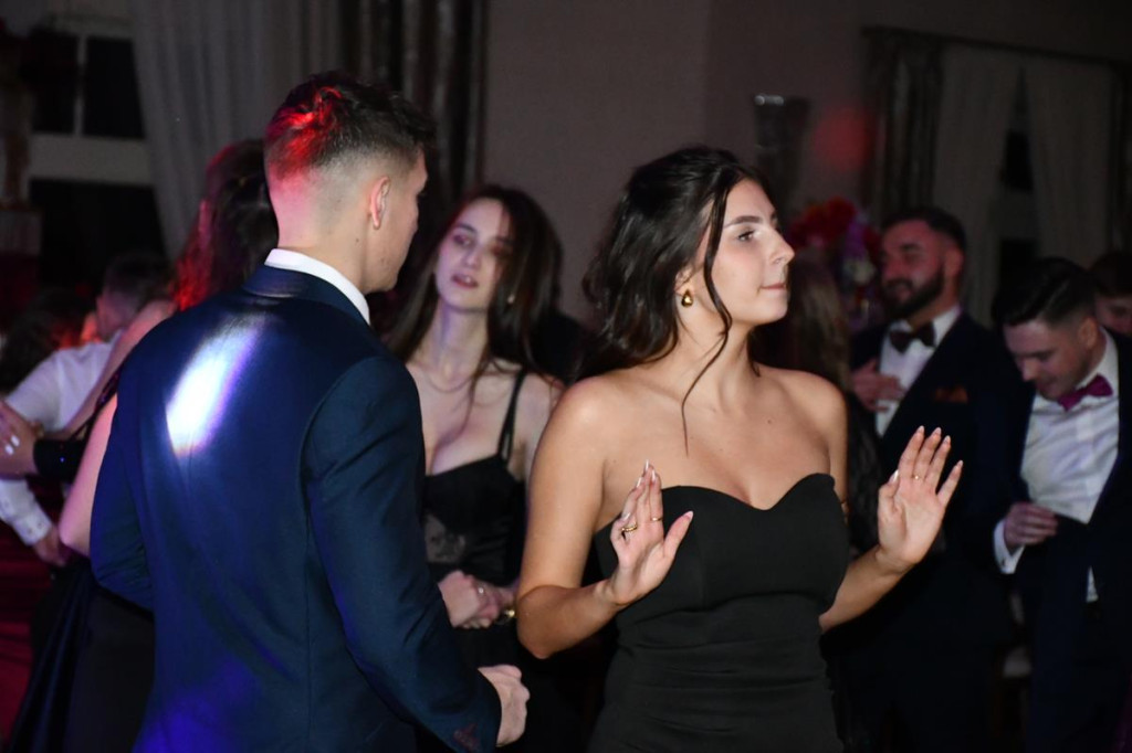 Wieczór nabiera rozpędu. Studniówka Gastronomika