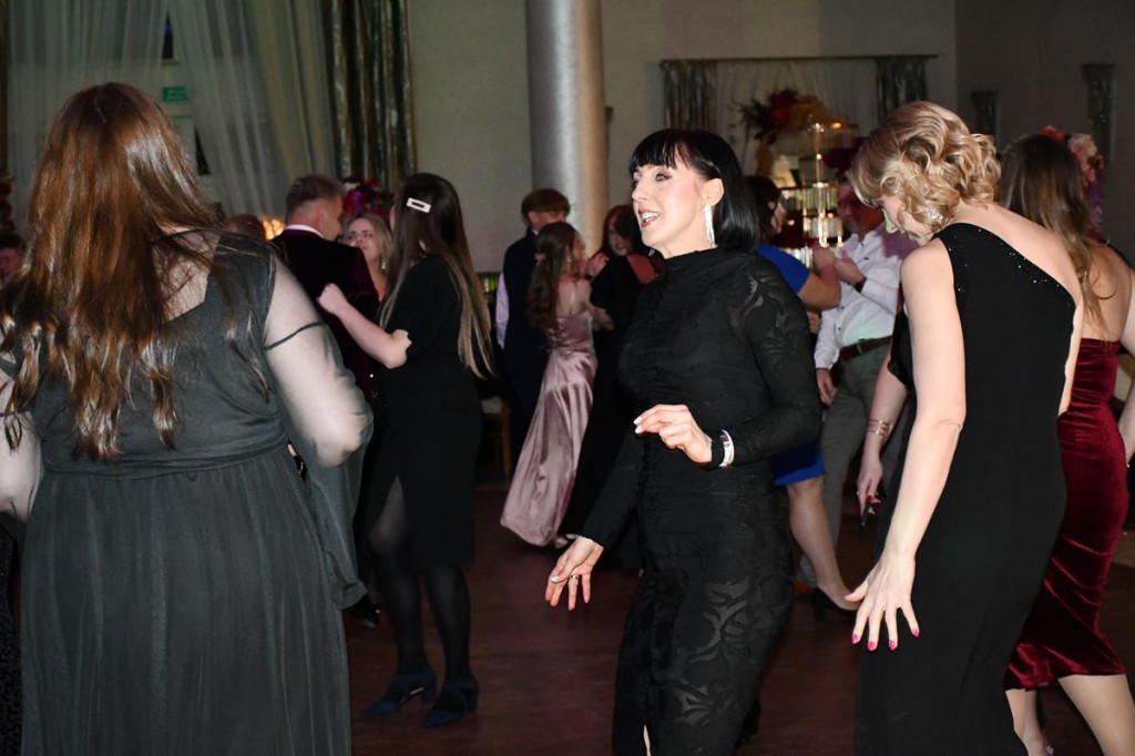 Wieczór nabiera rozpędu. Studniówka Gastronomika