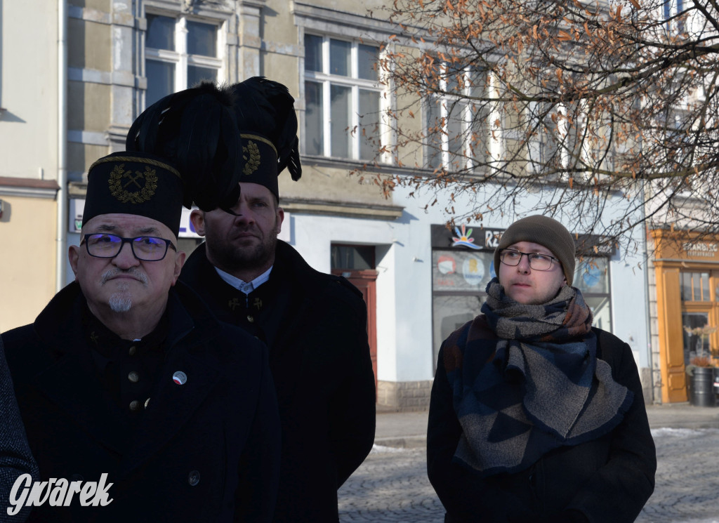 Park Repecki. Konferencja na rynku, prezenty dla posła