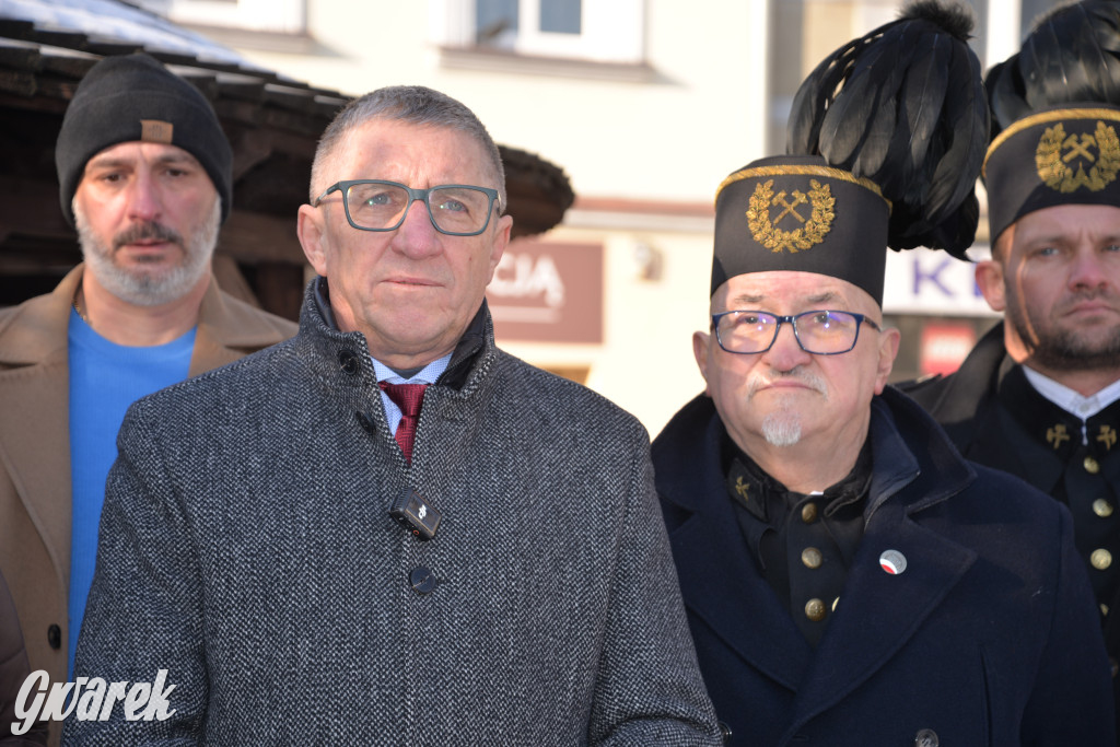 Park Repecki. Konferencja na rynku, prezenty dla posła