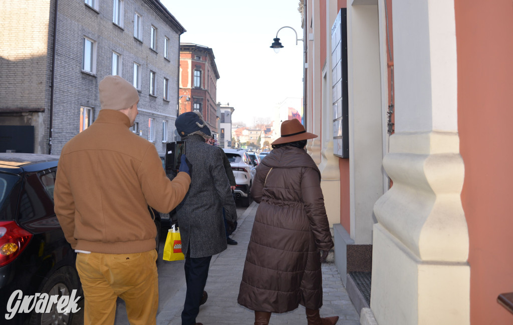Park Repecki. Konferencja na rynku, prezenty dla posła