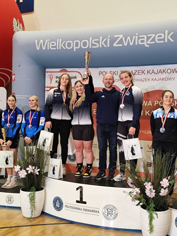 Zawodniczki z Nowego Chechła z medalami MP