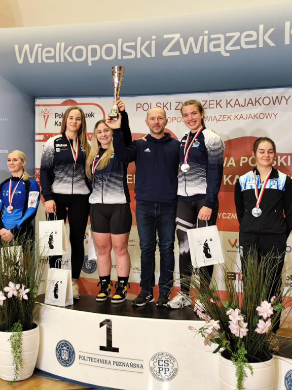 Zawodniczki z Nowego Chechła z medalami MP