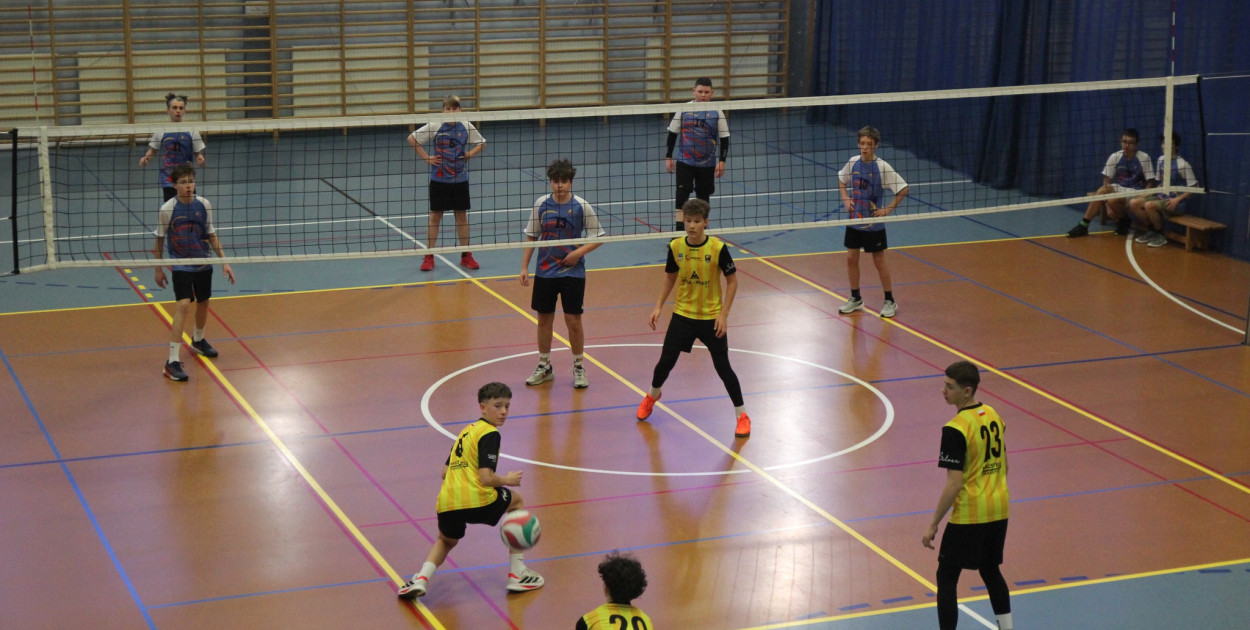 Najlepsi szkolni siatkarze w akcji