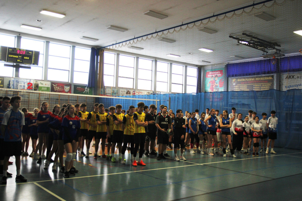 Najlepsi szkolni siatkarze w akcji