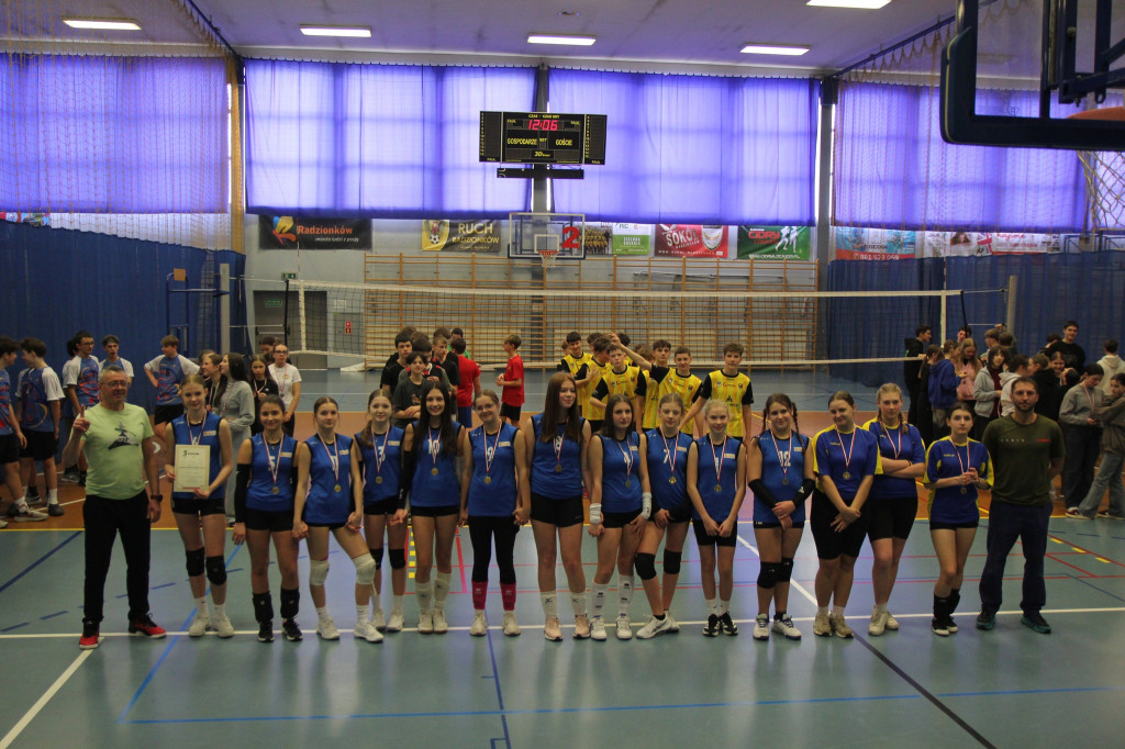 Najlepsi szkolni siatkarze w akcji