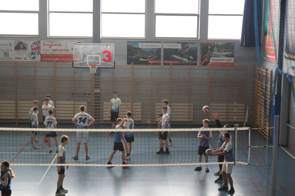 Najlepsi szkolni siatkarze w akcji