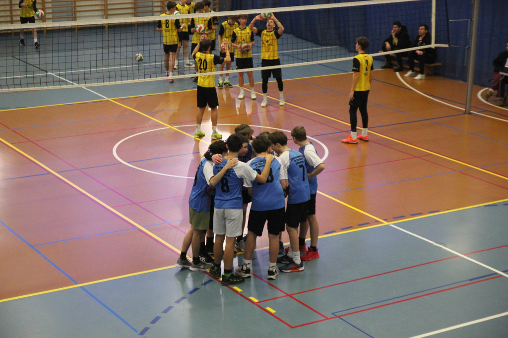 Najlepsi szkolni siatkarze w akcji