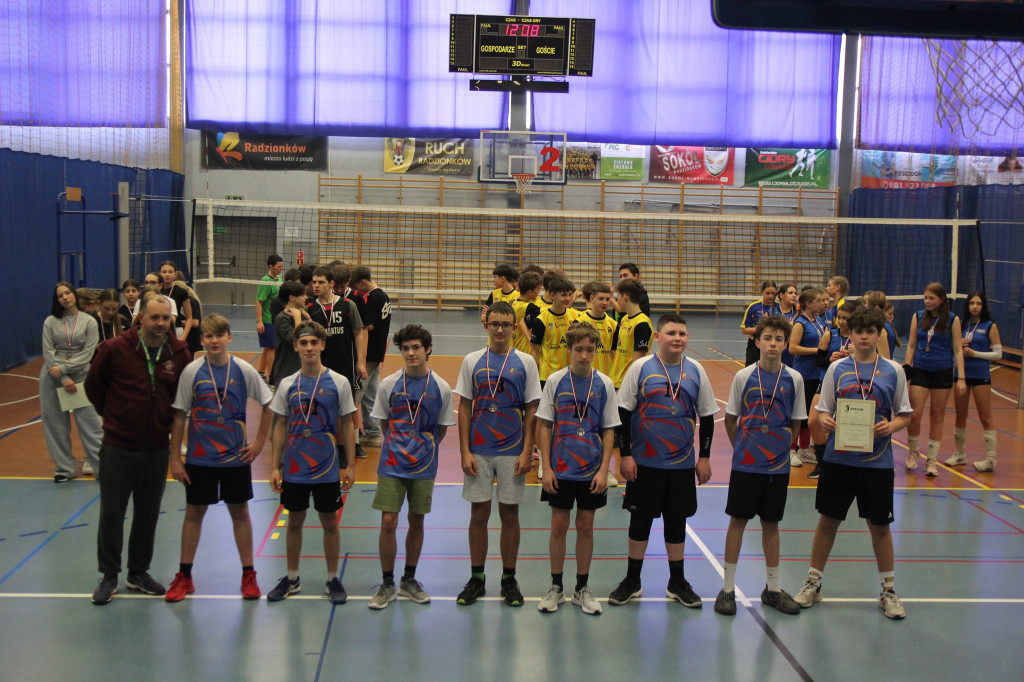 Najlepsi szkolni siatkarze w akcji