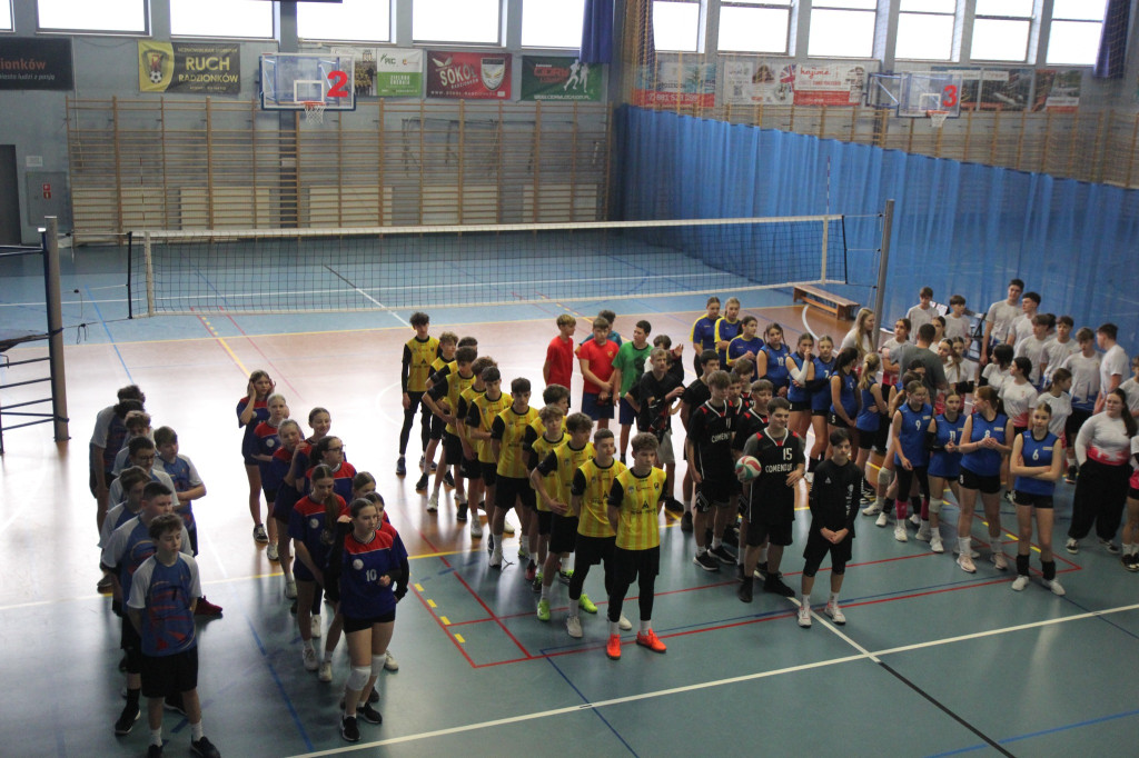 Najlepsi szkolni siatkarze w akcji