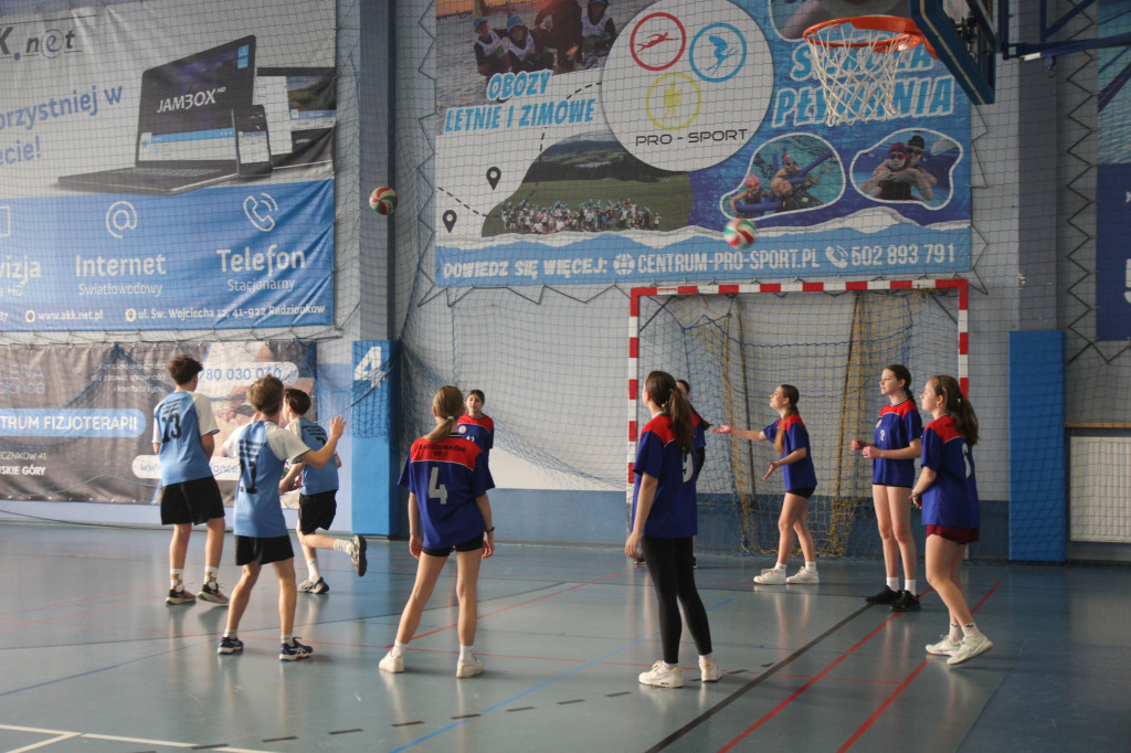 Najlepsi szkolni siatkarze w akcji