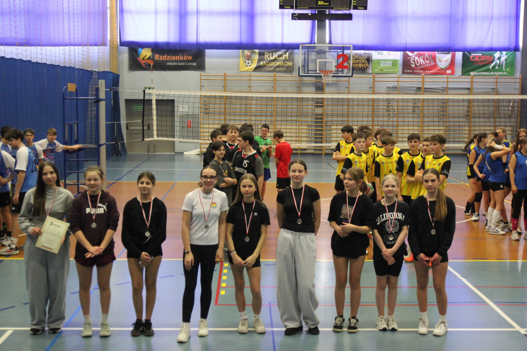 Najlepsi szkolni siatkarze w akcji