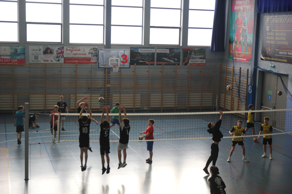 Najlepsi szkolni siatkarze w akcji