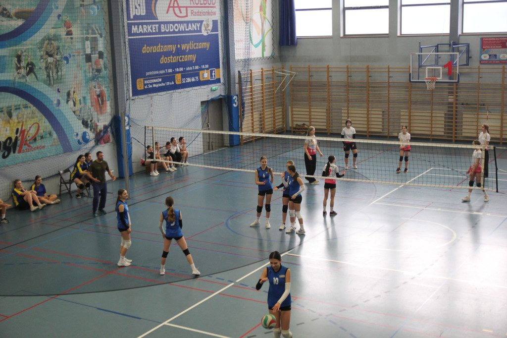Najlepsi szkolni siatkarze w akcji