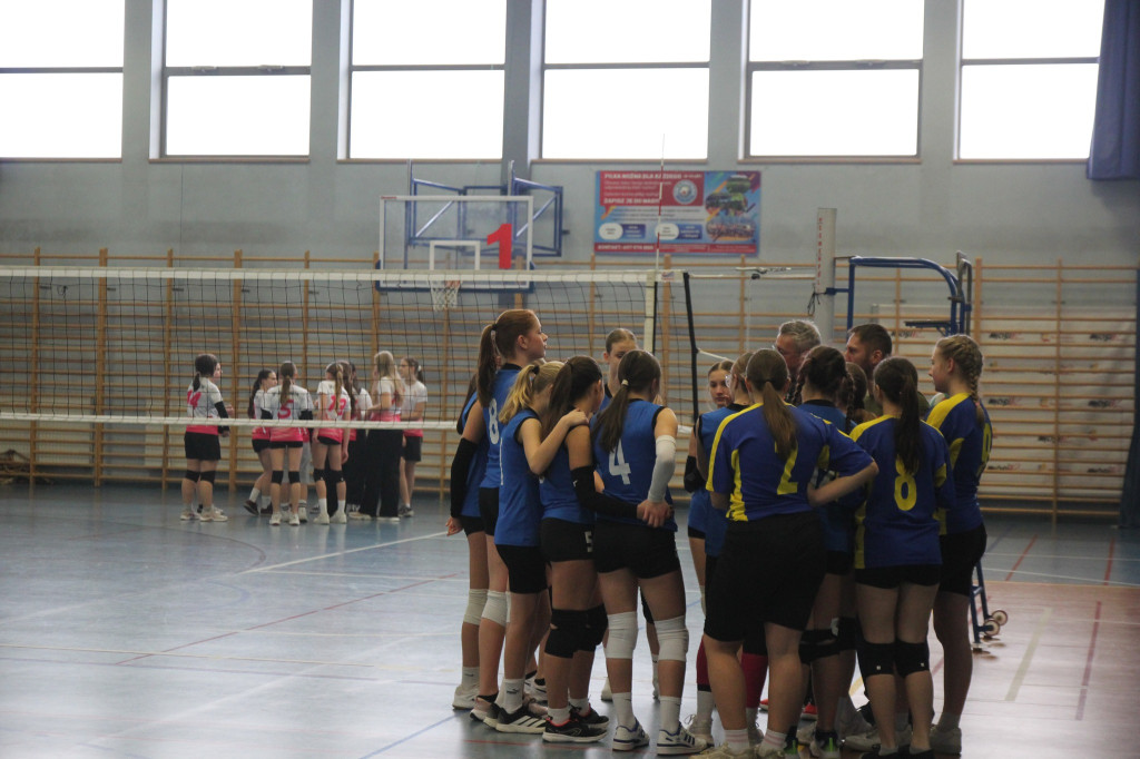 Najlepsi szkolni siatkarze w akcji