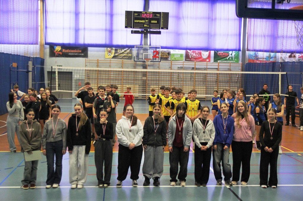 Najlepsi szkolni siatkarze w akcji