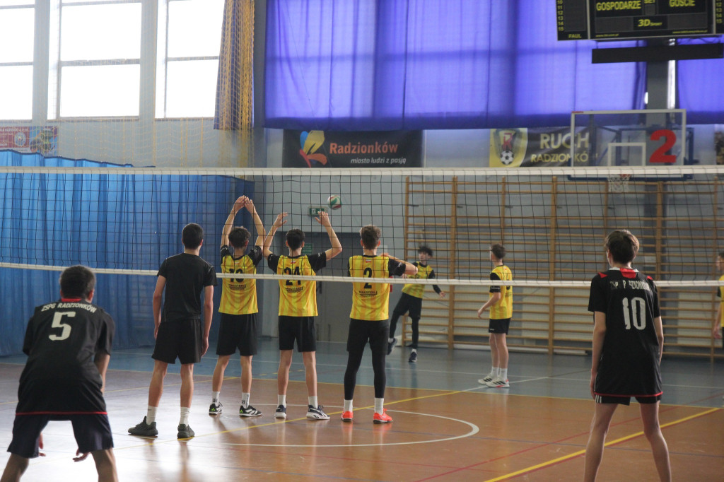 Najlepsi szkolni siatkarze w akcji