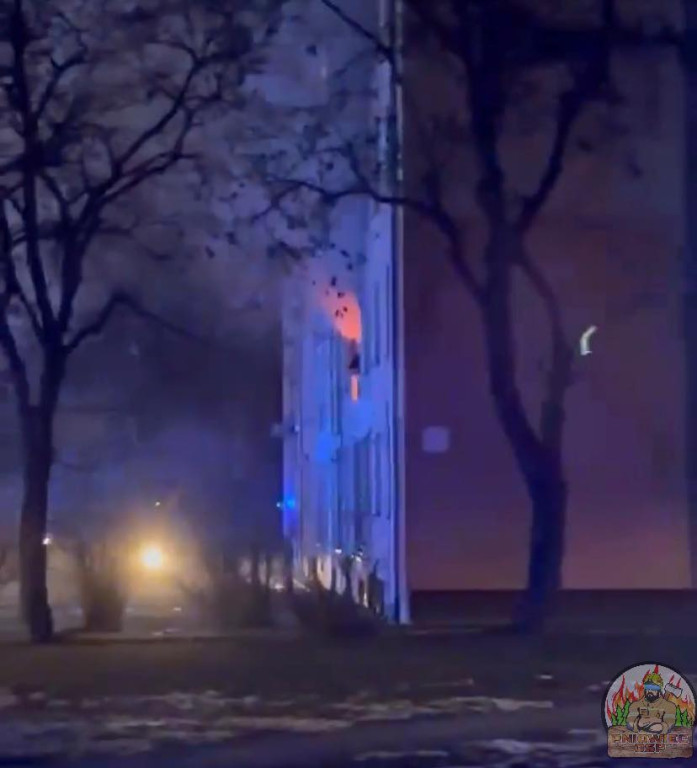 Pożar w bloku na osiedlu, mężczyzna w szpitalu