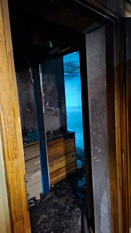 Pożar w bloku na osiedlu, mężczyzna w szpitalu