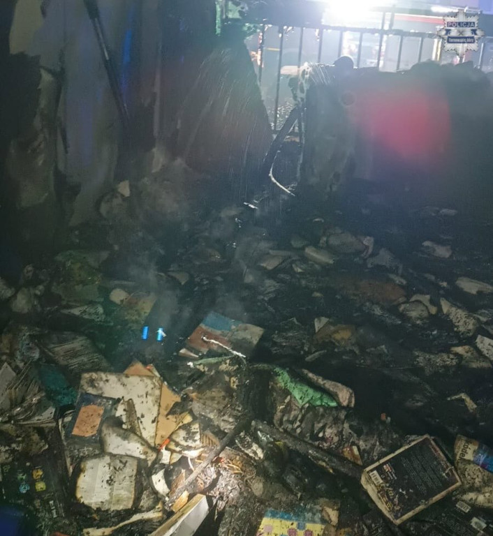 Pożar w bloku na osiedlu, mężczyzna w szpitalu