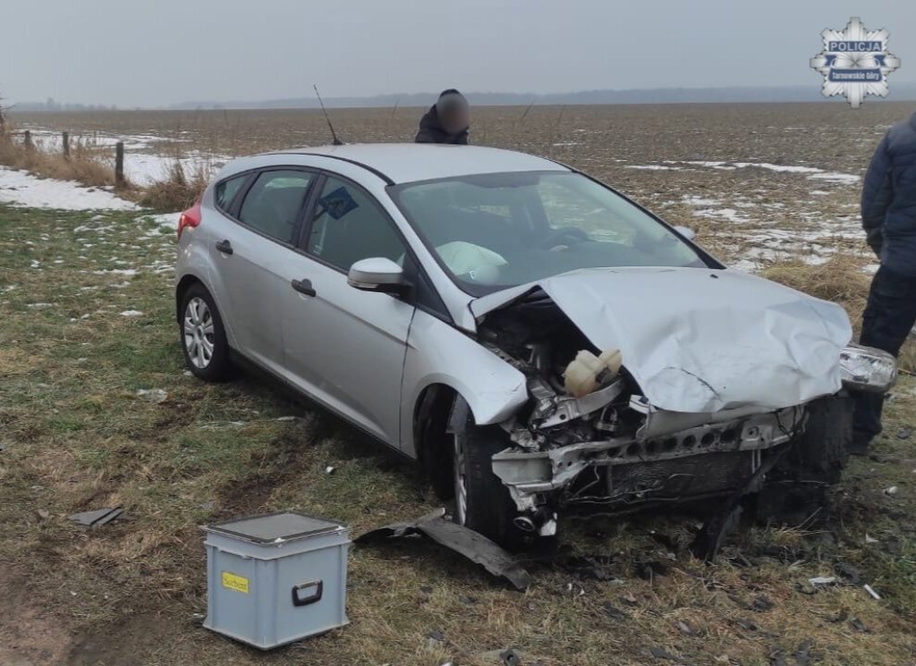 Na skrzyżowaniu zderzyły się dwa fordy