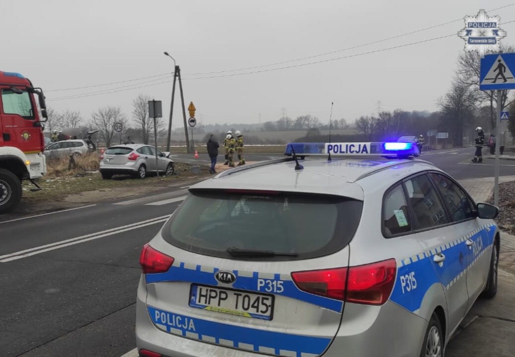 Na skrzyżowaniu zderzyły się dwa fordy