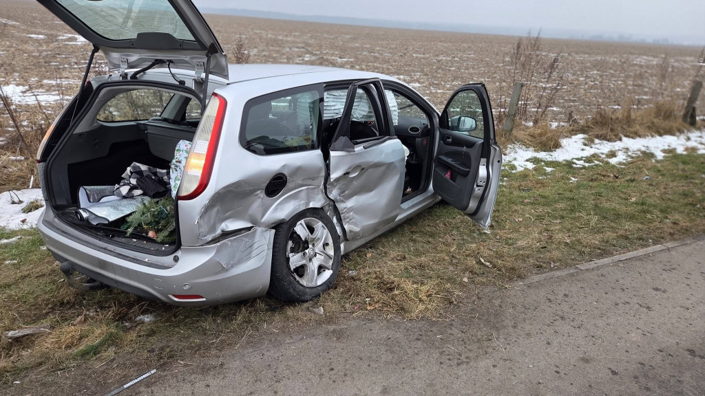 Na skrzyżowaniu zderzyły się dwa fordy