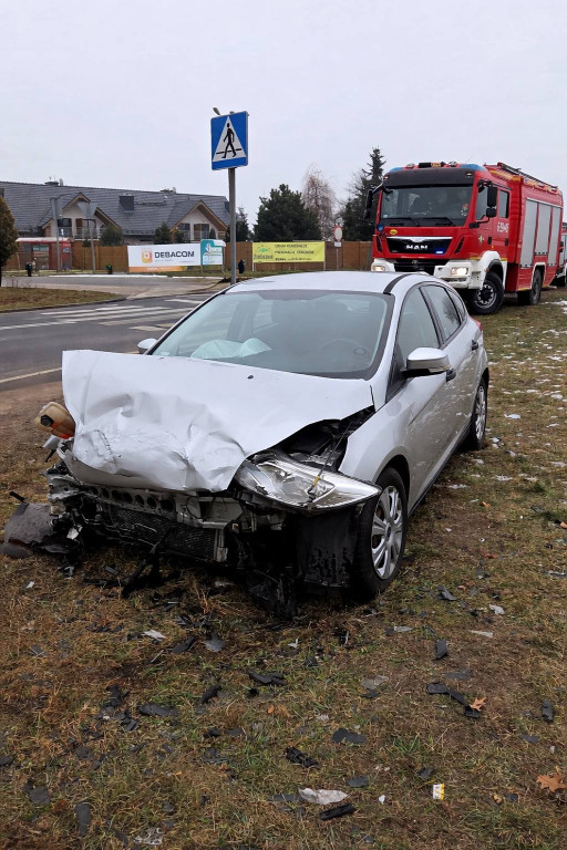 Na skrzyżowaniu zderzyły się dwa fordy