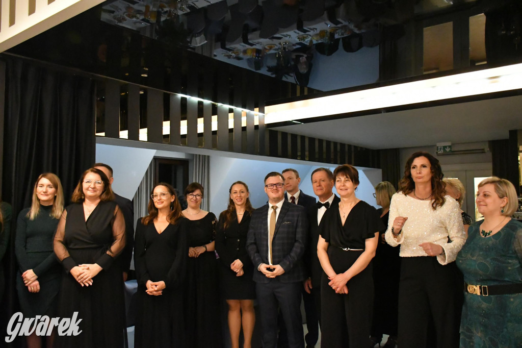 Maturzyści z Chemika zatańczyli swojego poloneza