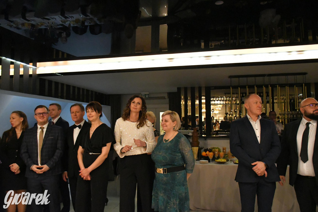 Maturzyści z Chemika zatańczyli swojego poloneza