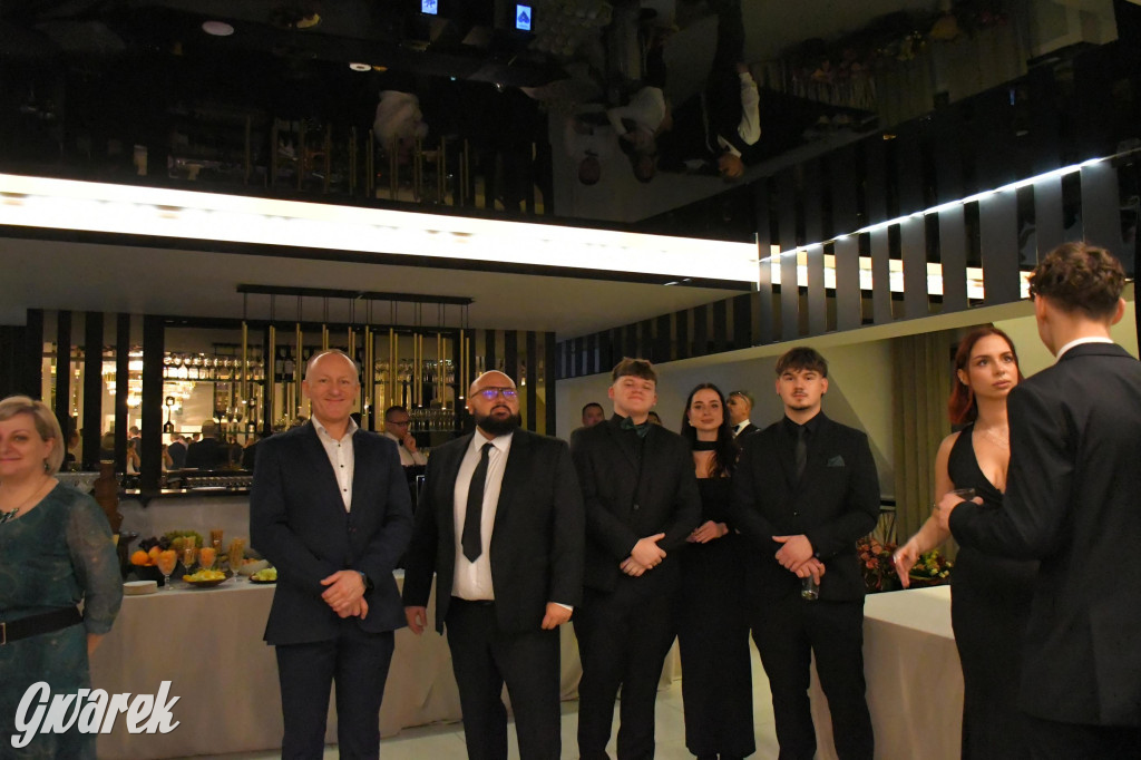 Maturzyści z Chemika zatańczyli swojego poloneza