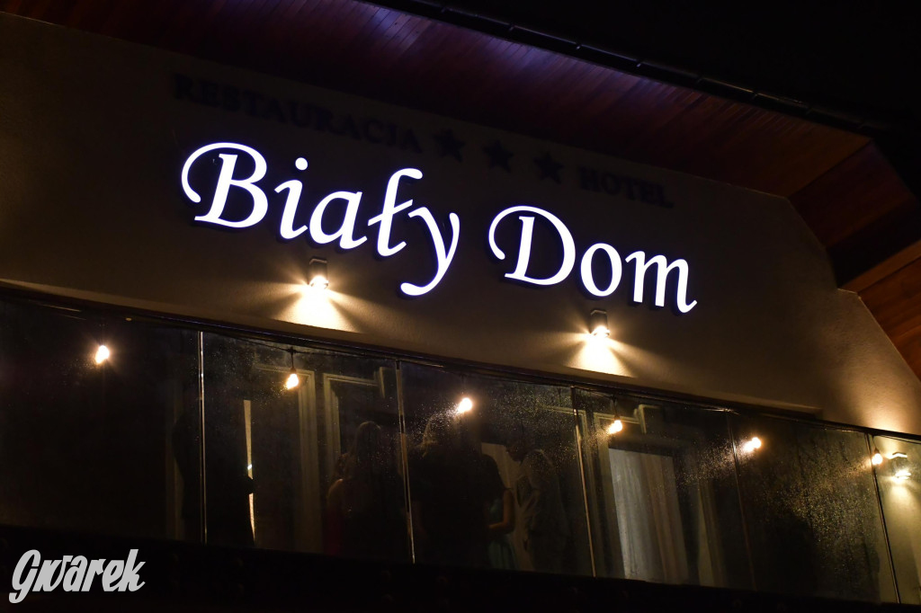 Maturzyści z Chemika zatańczyli swojego poloneza