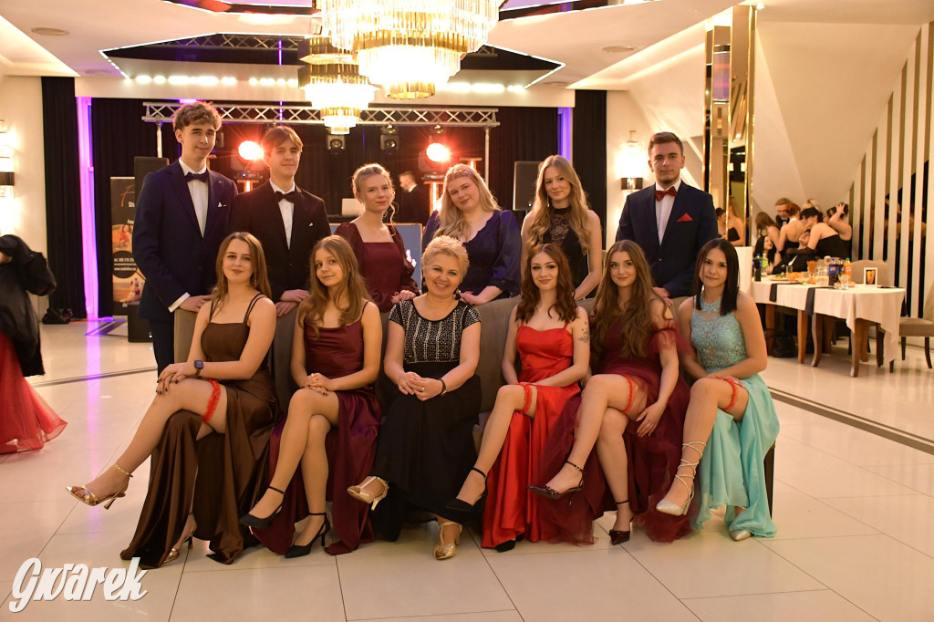 Maturzyści z Chemika zatańczyli swojego poloneza