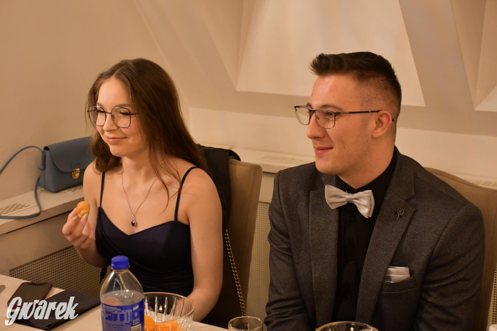 Maturzyści z Chemika zatańczyli swojego poloneza