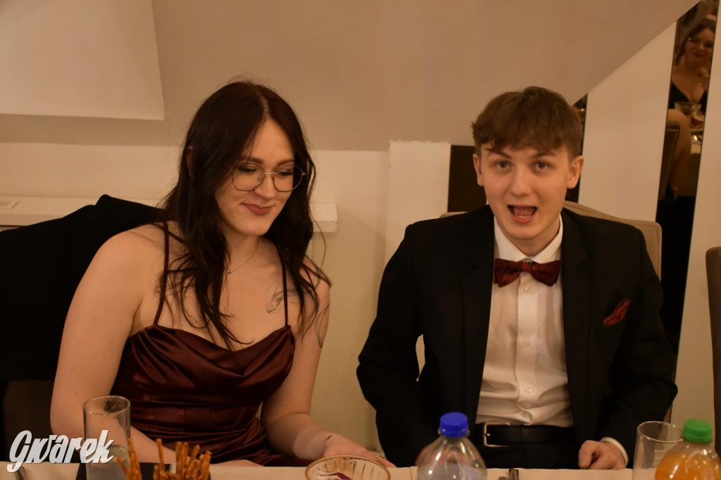 Maturzyści z Chemika zatańczyli swojego poloneza