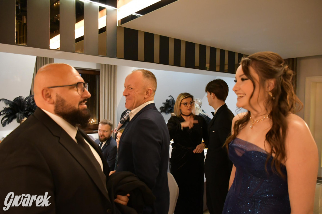 Maturzyści z Chemika zatańczyli swojego poloneza