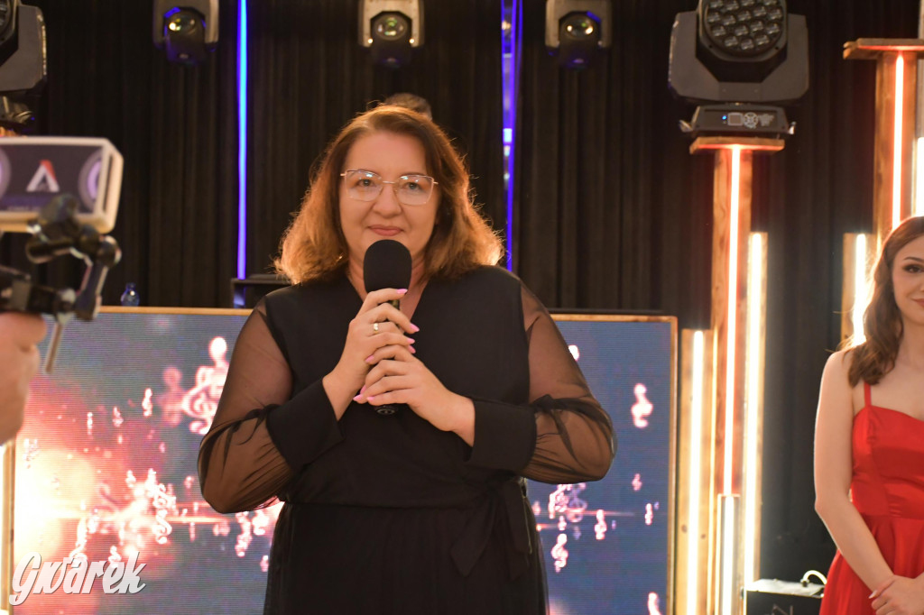 Maturzyści z Chemika zatańczyli swojego poloneza