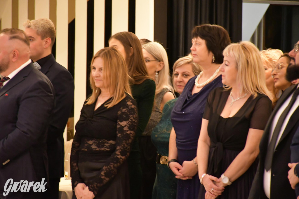 Maturzyści z Chemika zatańczyli swojego poloneza