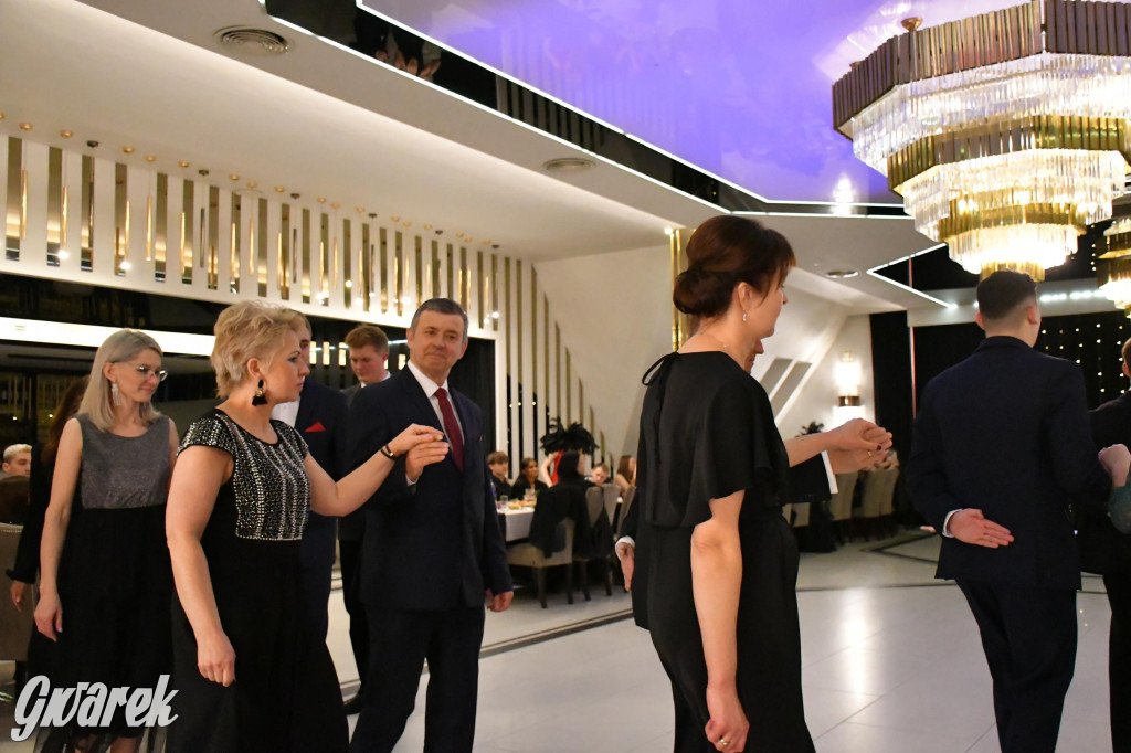 Maturzyści z Chemika zatańczyli swojego poloneza