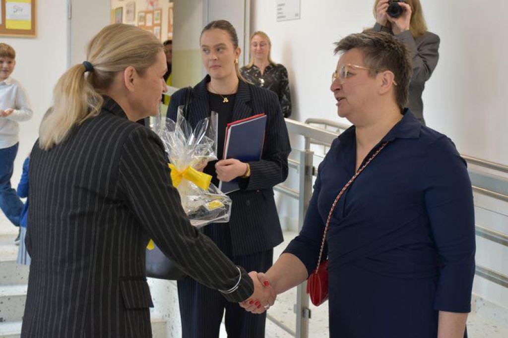 Ministra Nowacka, nauczyciele i rodzice