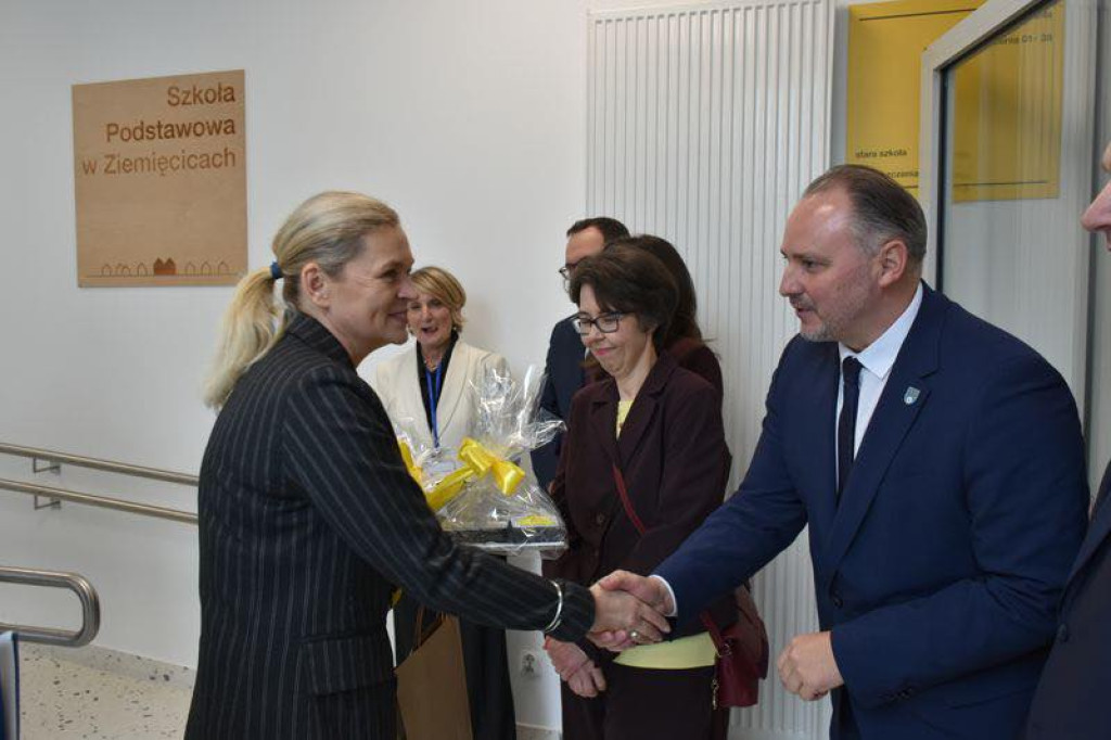 Ministra Nowacka, nauczyciele i rodzice