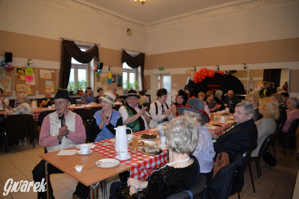 Bal w stylu PRL. Dla seniorów