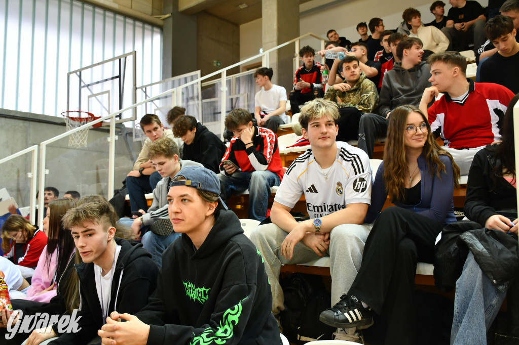 Piłkarze ręczni grali ku pamięci Damiana Chlebosza