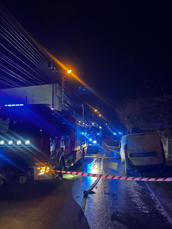 Z pożarem walczyło 30 strażaków