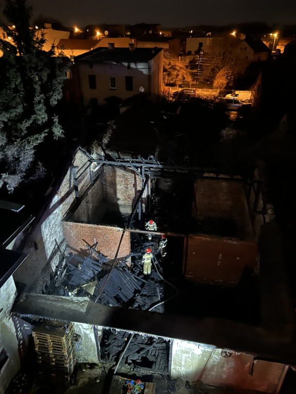 Z pożarem walczyło 30 strażaków