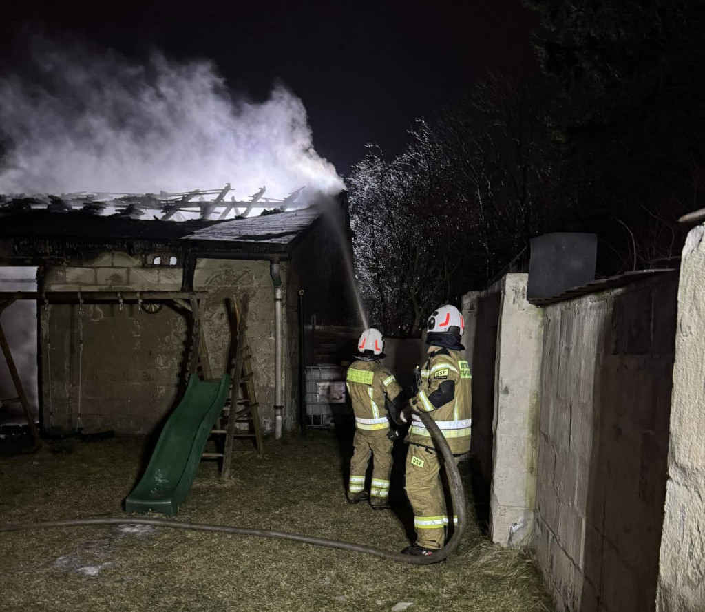 Z pożarem walczyło 30 strażaków
