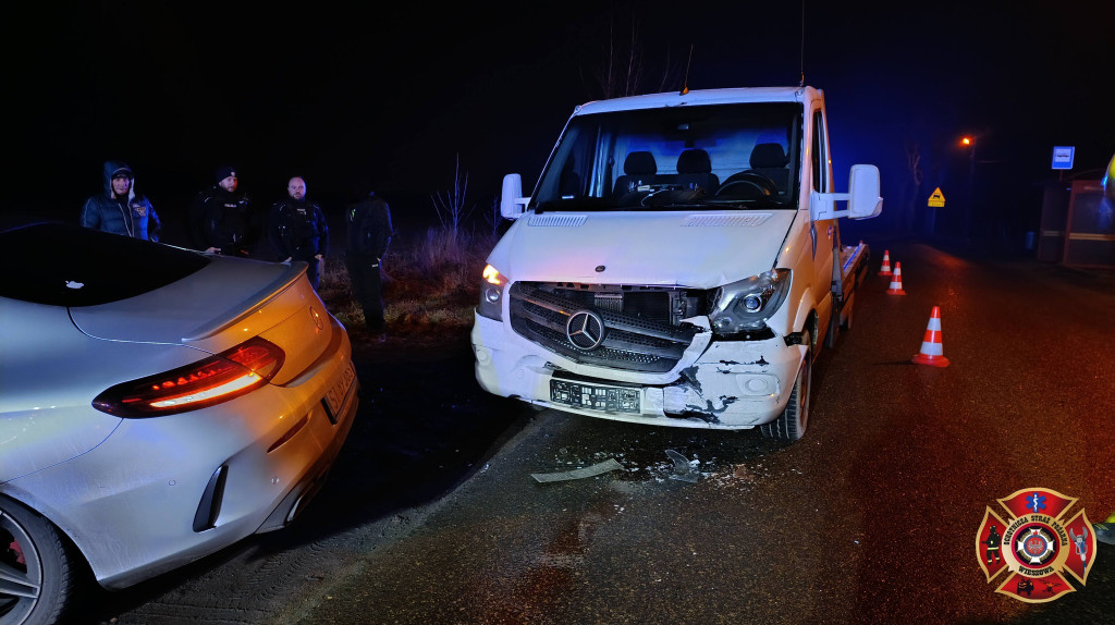 Powiat tarnogórski. Zderzenie Mercedesów na skrzyżowaniu