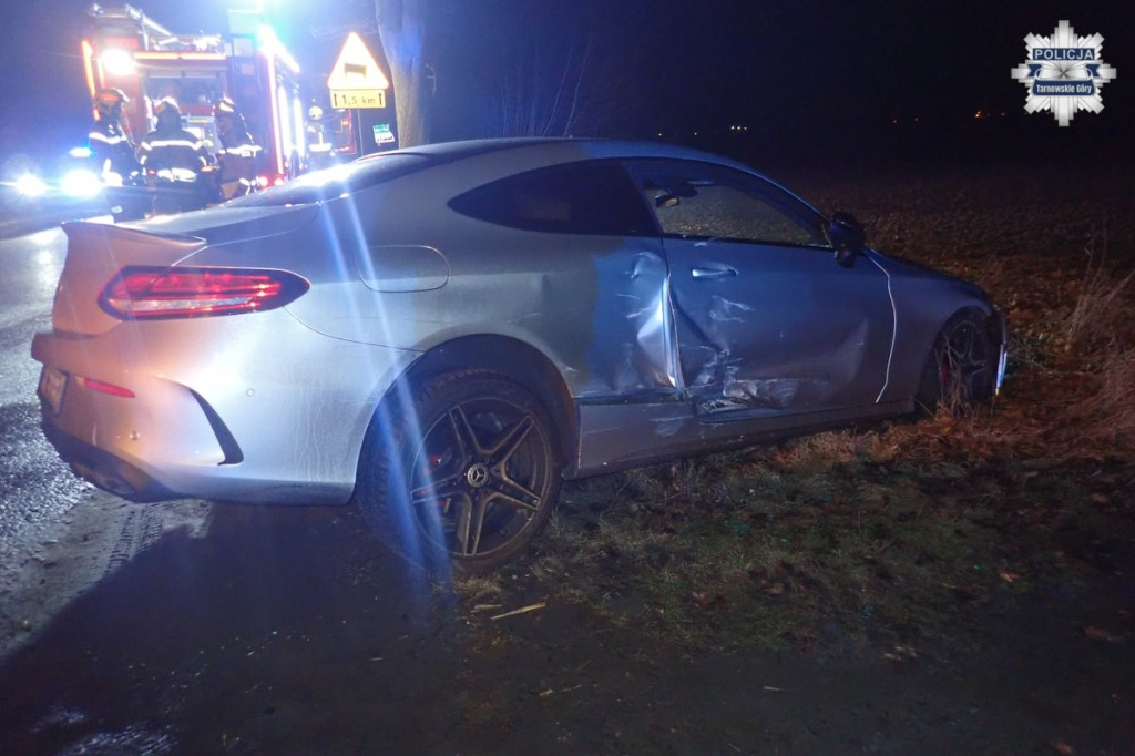 Powiat tarnogórski. Zderzenie Mercedesów na skrzyżowaniu